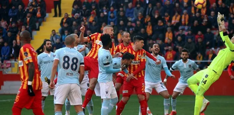 Başakşehir 1 puanı 90+7'de kurtardı
