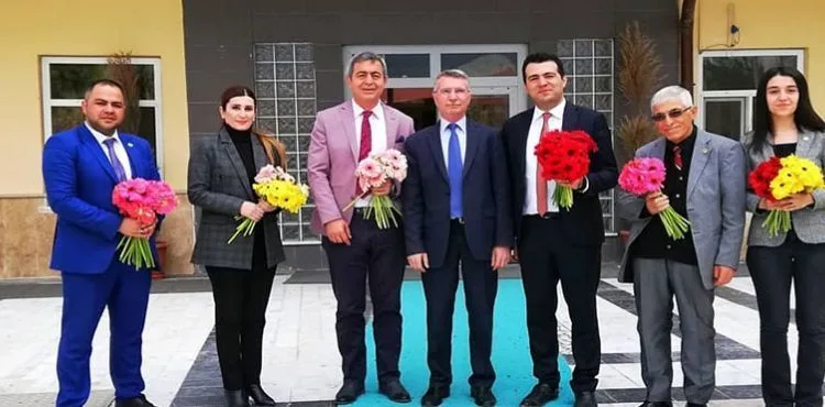 Merkez Sağ Özvarinli’nin Etrafında Toplandı