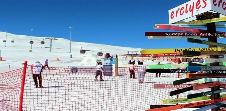 Erciyes'e yağan kar sezonu uzattı