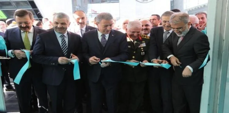 Bakan Akar, Millileştirilecek Malzemeler Sergisi'ni açtı