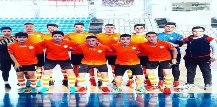 Arif Molu Teknik Ve Endüstri Meslek Lisesi son 8 takım arasında
