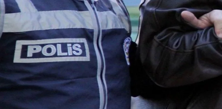 Ev sahibi uyurken kasadan servet çaldı