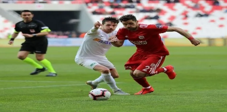 Tiago Lopes cezalı duruma düştüTiago Lopes cezalı duruma düştü