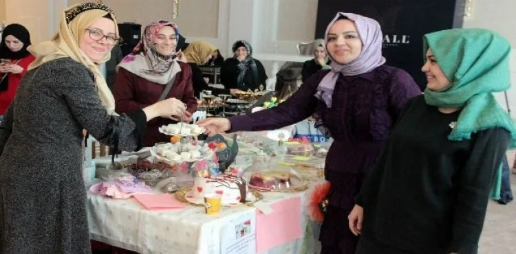Sosyal medya fenomenleri alışveriş festivaliyle müşterileriyle buluştu