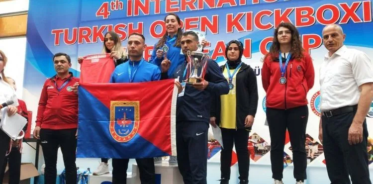 Uluslararası Kick Boks Şampiyonasında 8 madalya