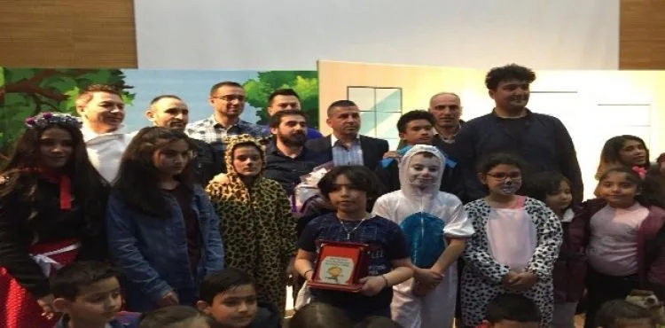 Melikgazi Belediye Başkanı Dr. Mustafa Palancıoğlu, “Önce tiyatro eğitiminin dersini aldılar, sonra oyuncu olarak sahnelediler”