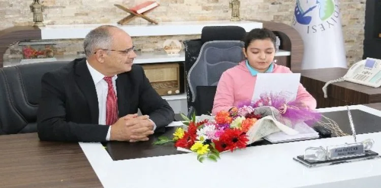 Başkan Öztürk 23 Nisan'da Öğrencileri Kabul Etti