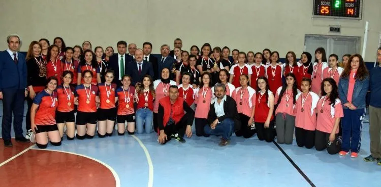 Kocasinan'ın Liseler Arası Voleybol Turnuvasında final heyecanı yaşandı