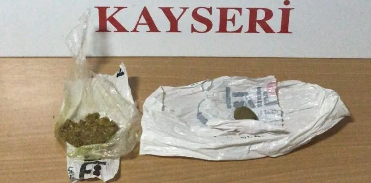 Afgan uyruklu yolcudan uyuşturucu yakalandı
