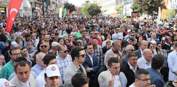 Bu kuyruğun başı var, sonu yok