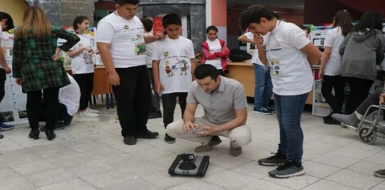 Öğrenciler projelerini TÜBİTAK Sergisi'nde tanıttı