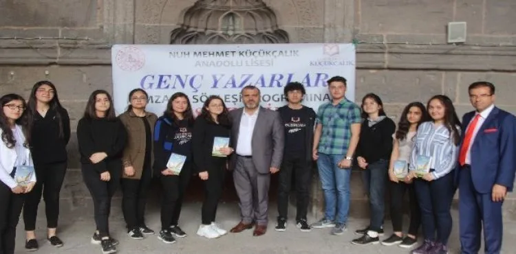 Genç Yazarlar Kulübü'nün İlk Kitabı Basıldı