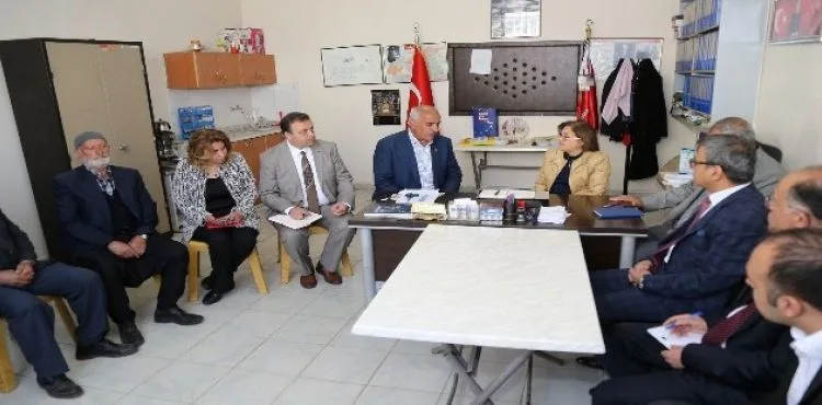 Şahin, Yeni Mahalle esnafını dinledi