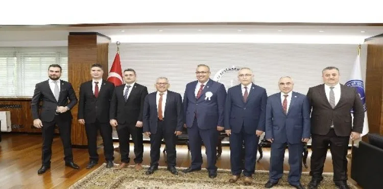 Vakıflar Bölge Müdürü Seçilir, Başkan Büyükkılıç'ı ziyaret etti