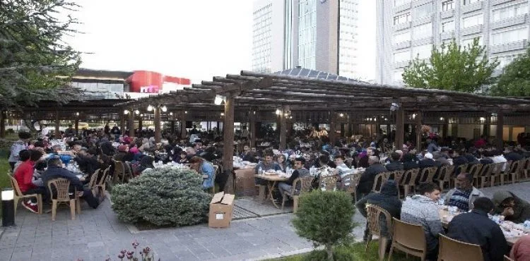 Büyükşehir iftarına büyük ilgi