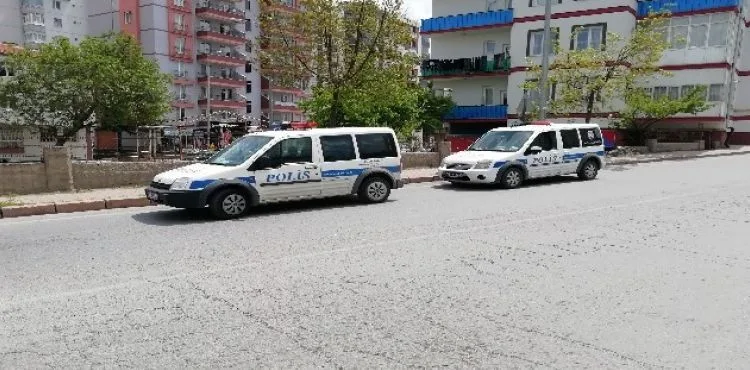 Kontrolünü Kaybeden Araç Odunlara Çarparak Durabildi