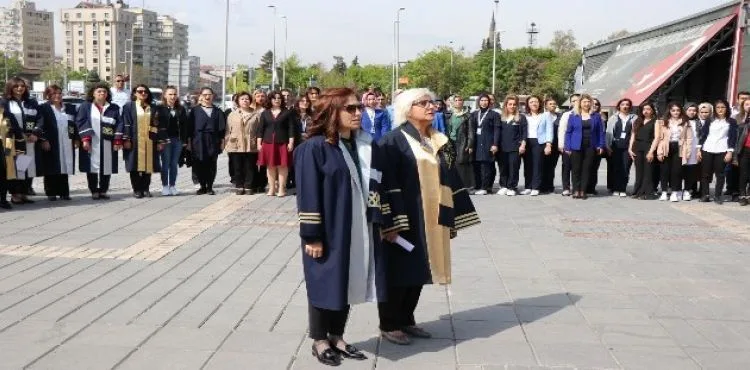 Hemşireler, Dünya Hemşireler Günü'nde sıkıntılarını dile getirdi