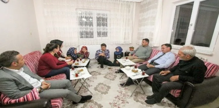 Kaymakam Sezen ve Başkan Özdoğan iftarını görsel ailesi ile açtı