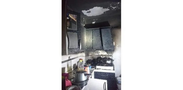 Sahurda ocakta unutulan yemek nedeniyle yangın çıktı