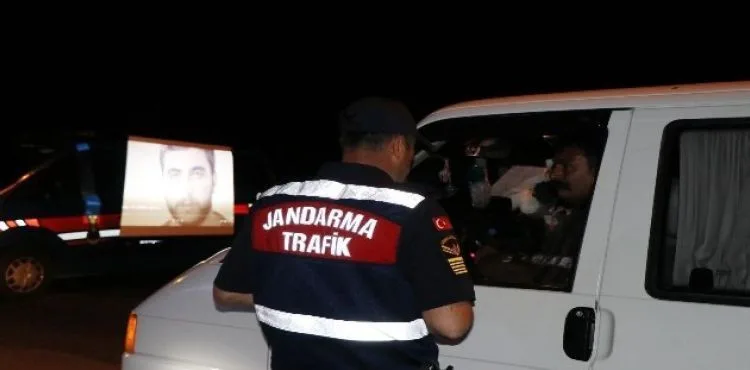 Jandarmanın sinevizyonlu yol uygulaması vatandaşın takdirini topladı