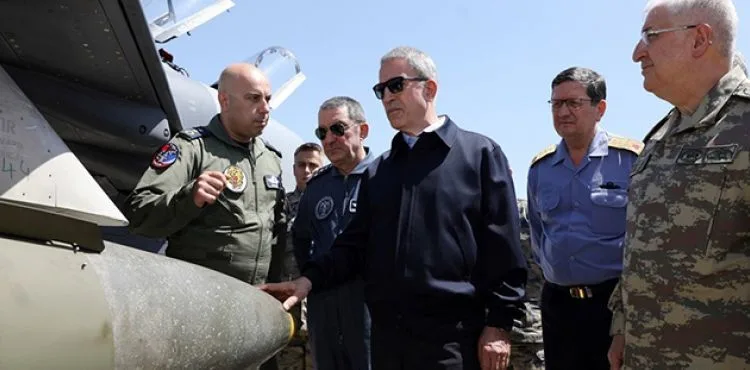 Akar ve komutanlar F-35'lerin konuşlanacağı üssü inceledi