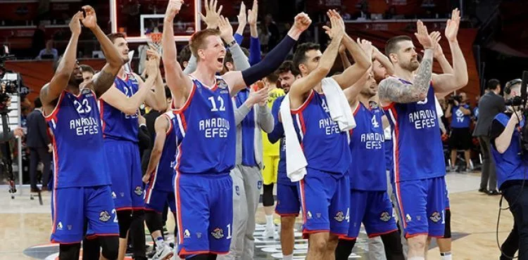 Final Four'daki Türk derbisinde kazanan Anadolu Efes