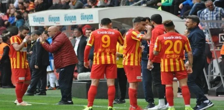 Kayserispor'da 12 futbolcunun sözleşmesi bitiyor