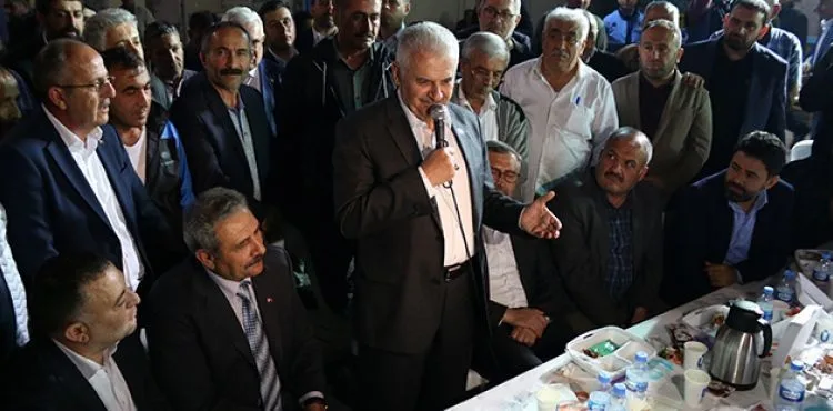 Binali Yıldırım: 'Yolları böleriz Türkiye'yi böldürmeyiz'