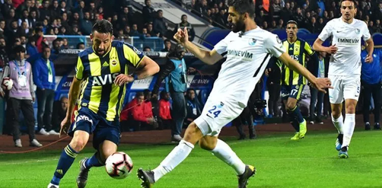 Fenerbahçe deplasmanda 3 puanı tek golle aldı