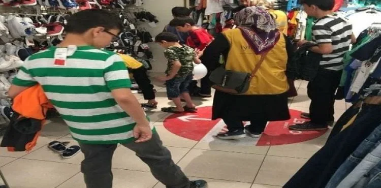 İYİLİKDER yetim çocukları giydirdi