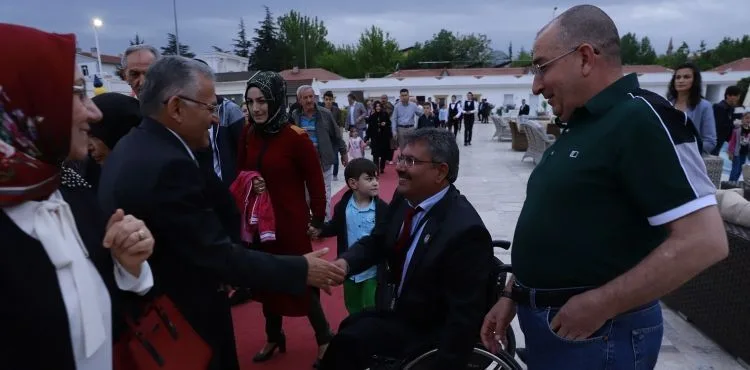CENNETLE MÜJDELENENLERİN AİLELERİYLE BİRLİKTE