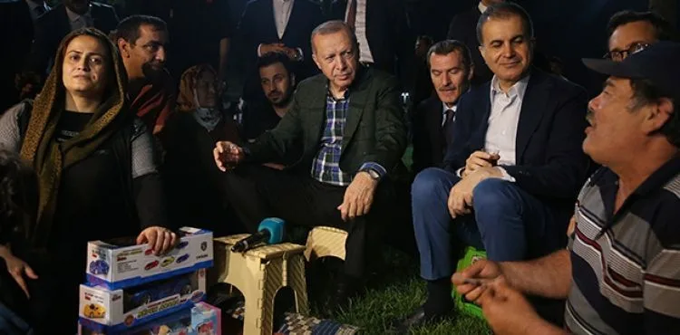 Cumhurbaşkanı Erdoğan, Zeytinburnu Sahili'nde vatandaşlarla çay içti