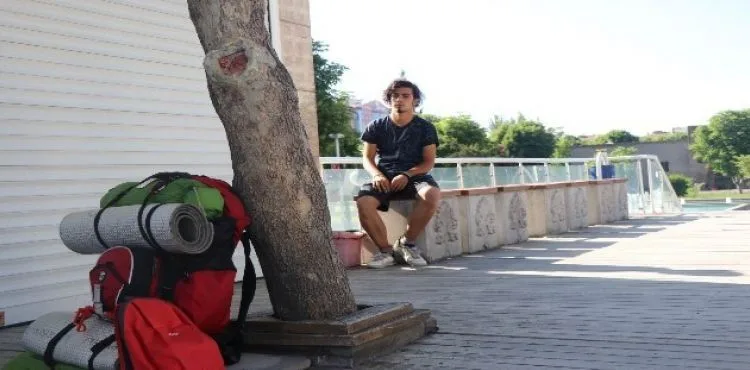 18 Yaşındaki Ali, otostopla 58 il gezdi