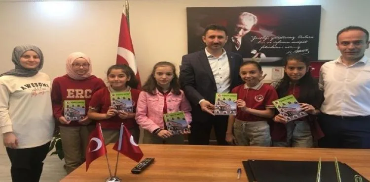 Ortaokul Öğrencileri Şiir Kitabı Çıkardı