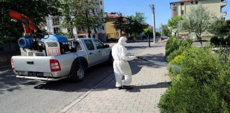 Develi'de ilaçlama çalışmaları devam ediyor