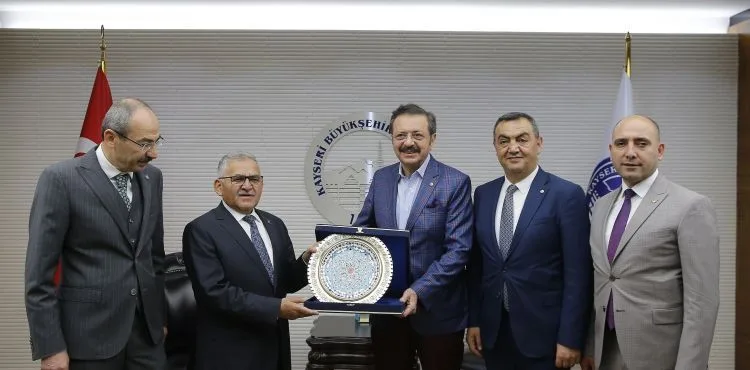 “BAŞARILI BAŞKANI KADİRŞİNAS HALKIMIZ BÜYÜKŞEHİR’E GETİRDİ”