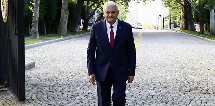 Binali Yıldırım: 'Öğretmenlere toplu taşıma ücretsiz olacak'