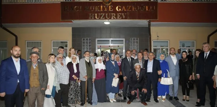 “YAŞLILARIMIZ BAŞIMIZIN TACI”