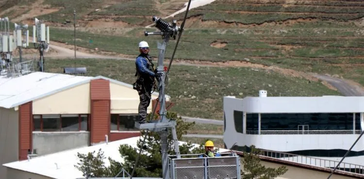 Erciyes’te teleferiklerin örümcek adamları