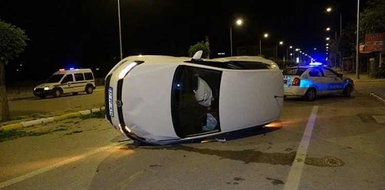 Otomobilin takla attığı yere sonradan gelen kişi, sürücü olduğuna polisi ikna edemedi