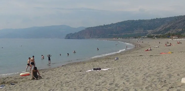 Gazipaşa Belediyesi Suriyelilere plajları yasakladı