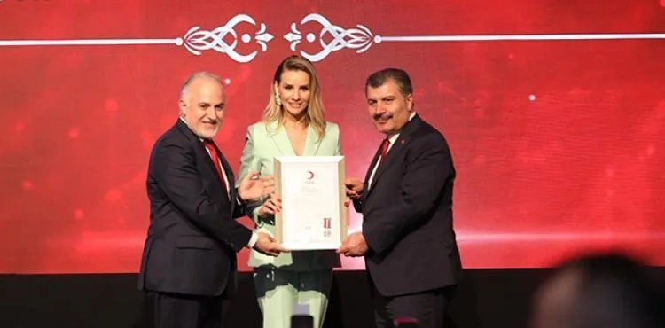 Esra Erol 20 binden fazla çocuğun yüzünü güldürdü