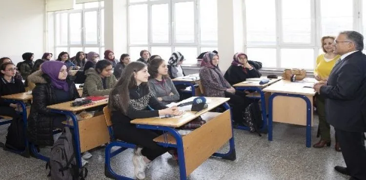 Başkan Büyükkılıç, verimli bir yaz tatili için öğrencilere alternatifler sunduklarını belirtti