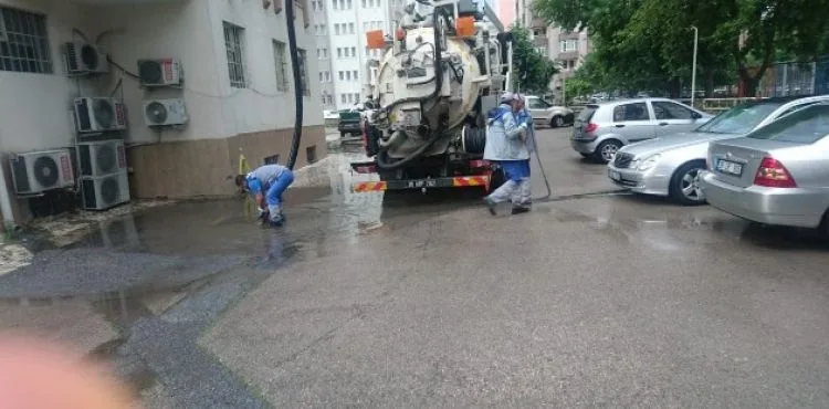 Büyükşehir Belediyesi ekipleri teyakkuz halinde çalışmalarını sürdürüyor