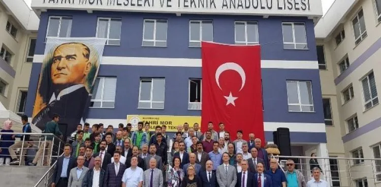 Develi'de Şölen Havasında Karne Dağıtım Programı Yapıldı