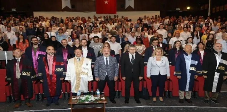 ERÜ Eczacılık Fakültesi'nde mezuniyet heyecanı