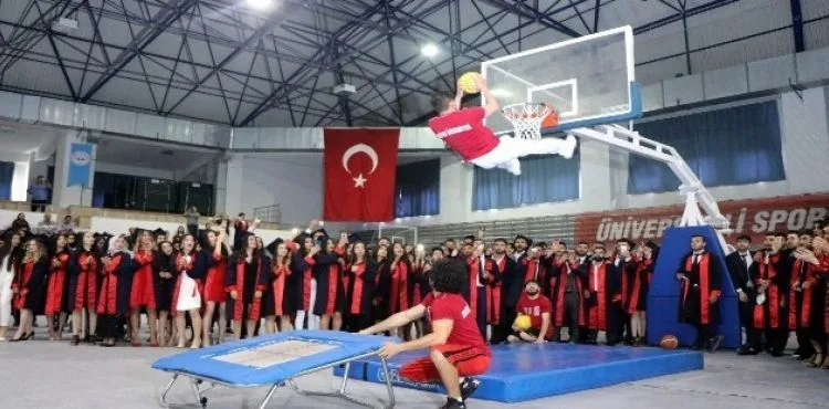 Böyle olur Spor Bilimleri Fakültesi'nin mezuniyeti