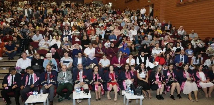 ERÜ Halil Bayraktar Sağlık Hizmetleri MYO, Yeni Mezunlarını Verdi