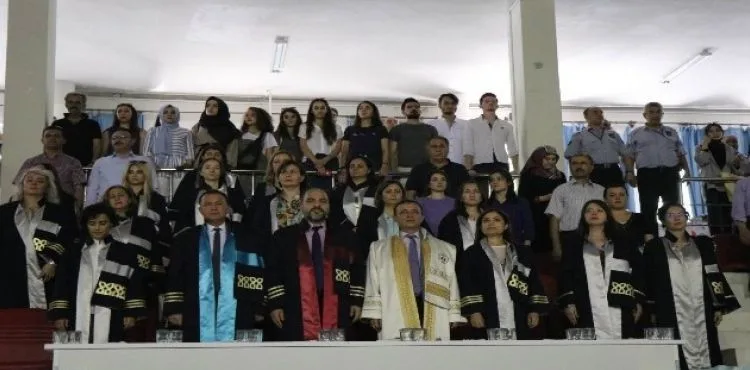 Sağlık Bilimleri Fakültesi'nde mezuniyet heyecanı