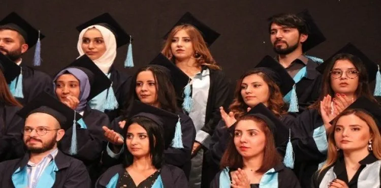 ERÜ Güzel Sanatlar Fakültesi 2018-2019 Yılı Mezunlarını Verdi